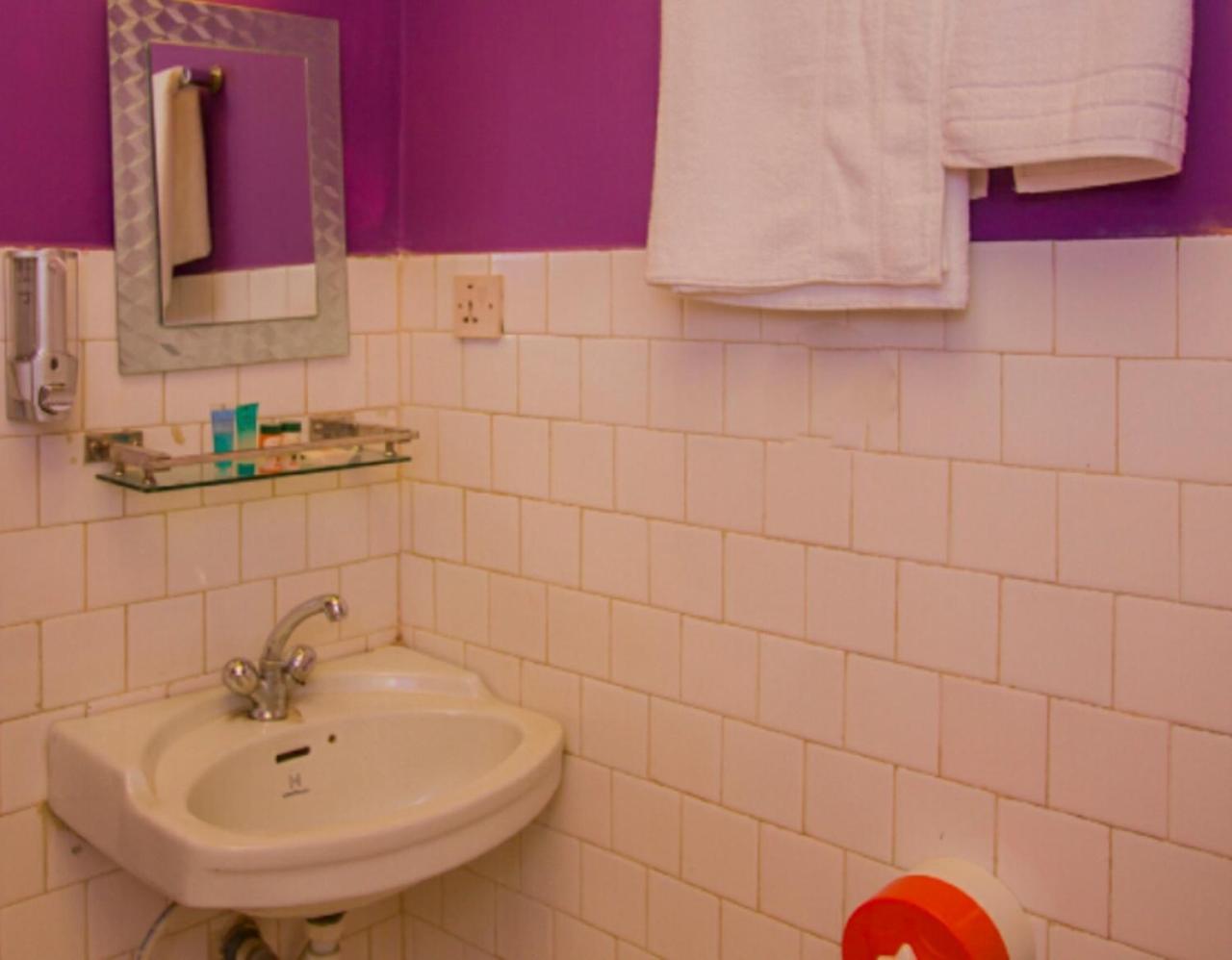 Oyo 166 Kathmandu Tourist Home エクステリア 写真